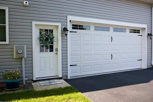 24/7 Emergency Garage Door Panel Replacement experts in Palatine, IL